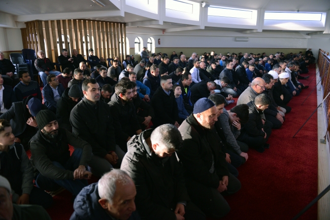 İslam dünyası bayram namazında buluştu