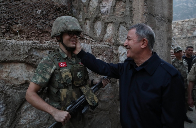 Bakan Akar: Önümüzdeki günlerde terörü mutlaka sona erdireceğiz