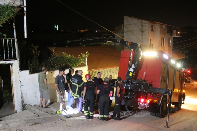 Kocaeli'de kaçan kurbanlığı sıkıştığı yerden itfaiye kurtardı