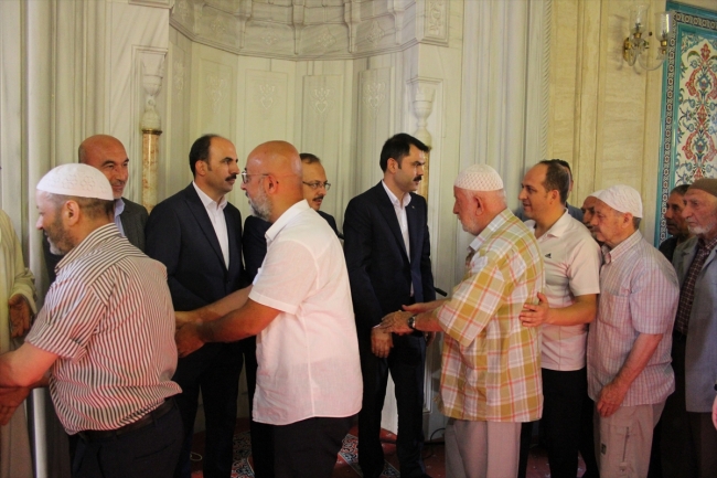 Bakan Kurum'un ilk bayram ziyareti kimsesiz çocuklara