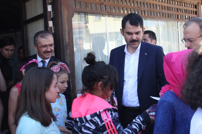 Bakan Kurum'un ilk bayram ziyareti kimsesiz çocuklara