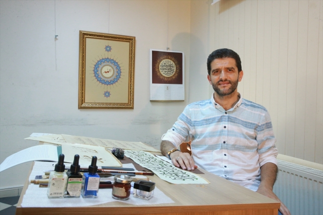 Ustalarının izinde Osmanlı mirası hat sanatını yaşatıyor