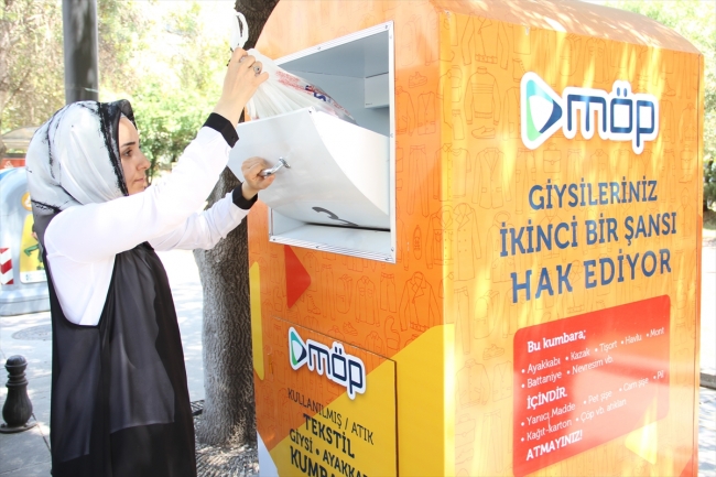 Kullanılmış kıyafetler 'kumbaralar' sayesinde hayat buluyor