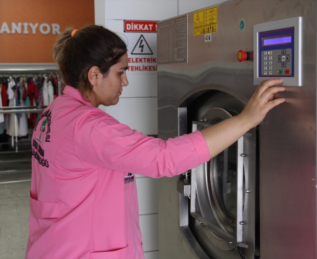 Kullanılmış kıyafetler 'kumbaralar' sayesinde hayat buluyor