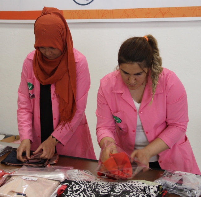 Kullanılmış kıyafetler 'kumbaralar' sayesinde hayat buluyor