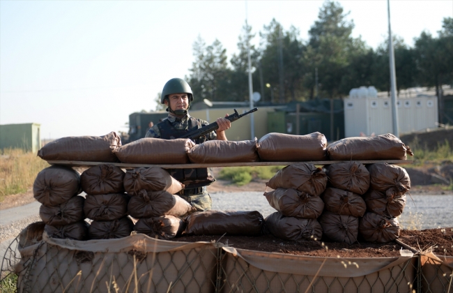 "Sınır Kartalları" bayrama görev başında girdi