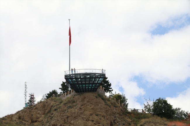 Bayram tatili için Çankırı'ya gelenler cam terasa yoğun ilgi gösteriyor