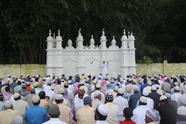 Dünya Müslümanları bayramı coşkuyla karşıladı
