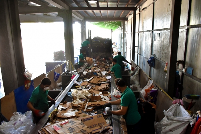 "Atık avcıları" temiz bir dünya için gece gündüz çalışıyor