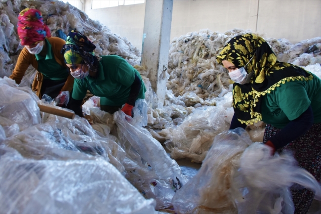 "Atık avcıları" temiz bir dünya için gece gündüz çalışıyor