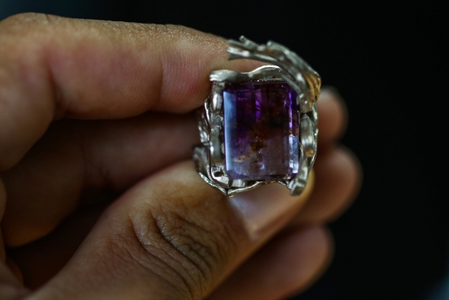 Sadekar ustası mücevherleri tasarımlarıyla ölümsüzleştiriyor