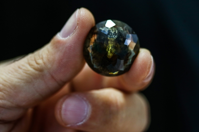 Sadekar ustası mücevherleri tasarımlarıyla ölümsüzleştiriyor