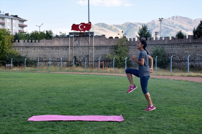 Sandalyeden yaptığı parkurda çalıştı, Türkiye rekoru kırdı