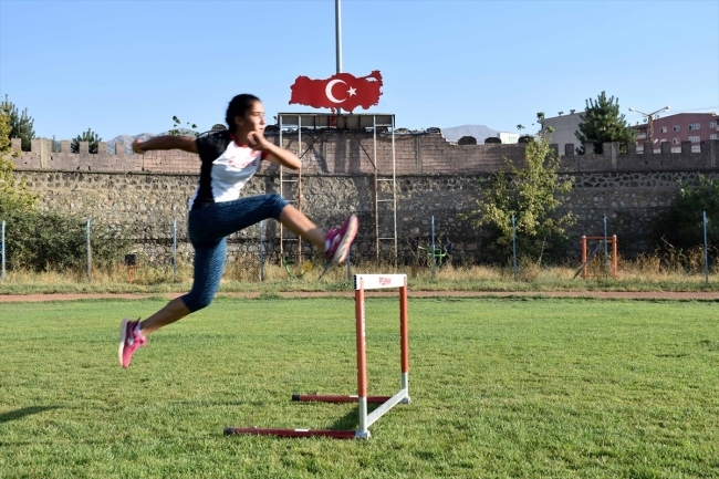 Sandalyeden yaptığı parkurda çalıştı, Türkiye rekoru kırdı