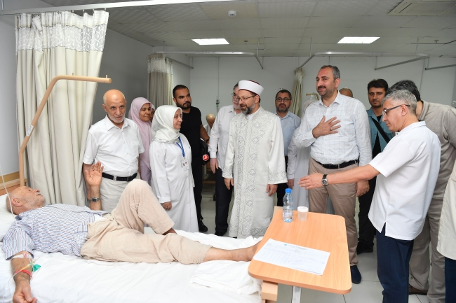 Gül ve Erbaş Mekke'de hastalarla bayramlaştı