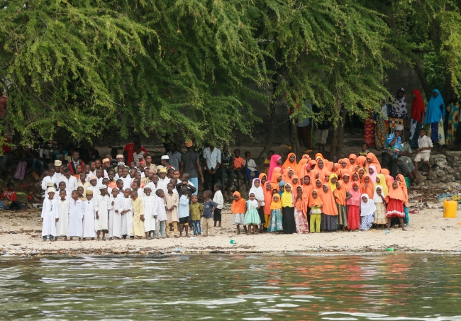 TDV gönüllüleri Zanzibar'da ilahilerle karşılandı