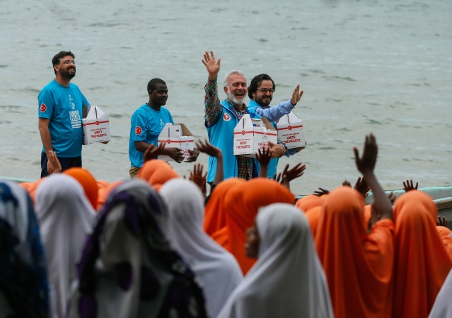 TDV gönüllüleri Zanzibar'da ilahilerle karşılandı