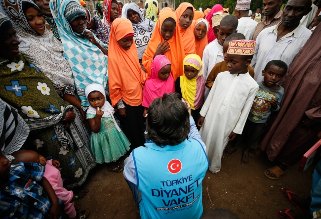 TDV gönüllüleri Zanzibar'da ilahilerle karşılandı