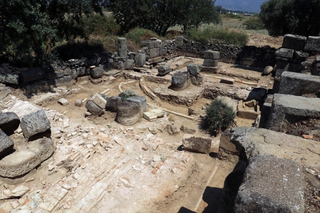 Antik kentte "Selene" ve "Helios" kabartmaları bulundu
