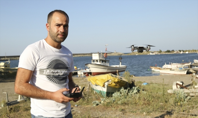Drone görüntüsüyle yunusların balık kovalamacası