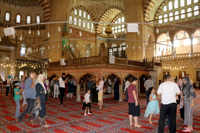 Selimiye Camii bayramda ilgi odağı oldu