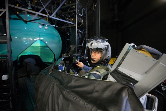 Savaş pilotları "en doğru karar"ı öğreniyor