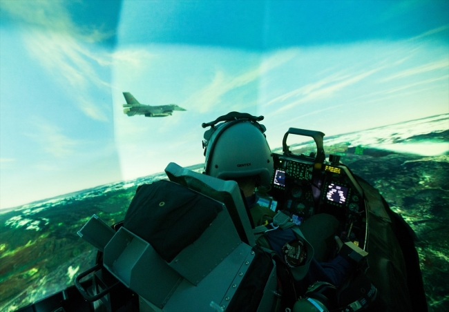 Savaş pilotları "en doğru karar"ı öğreniyor