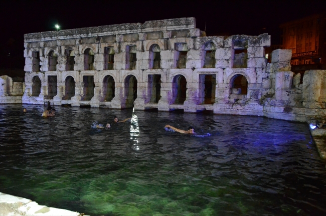 Yozgat Antik Roma Hamamı'nın ışıklandırılmış gece görüntüsü