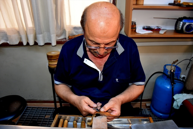 Trabzonlu Süleyman usta altın hasırı 53 yıldır ilmek ilmek işliyor