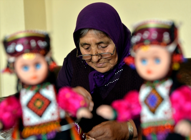 Türkmen kadınını tanıtan Damal bebeklerin 37 yıllık ustası