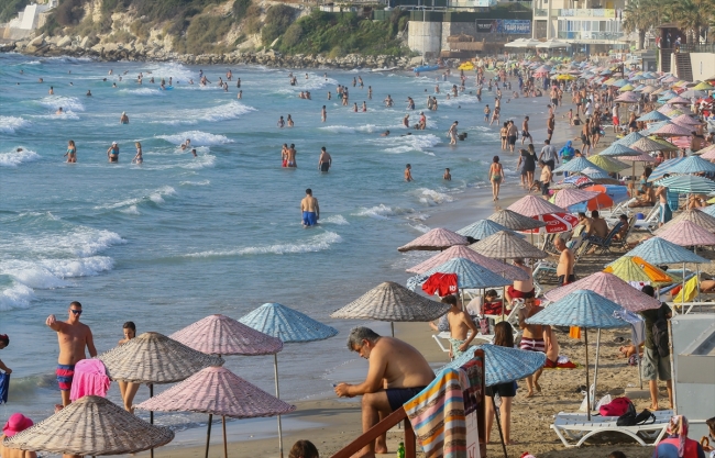 Türkiye plajlarında 459 mavi bayrak dalgalanıyor