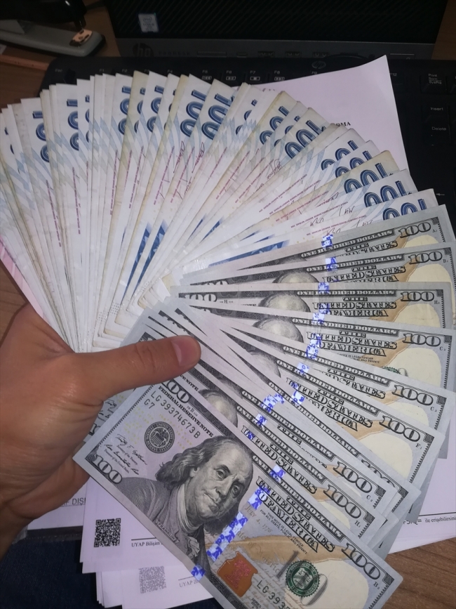 Erzurum'da FETÖ'nün hücre evlerine operasyon: 12 gözaltı