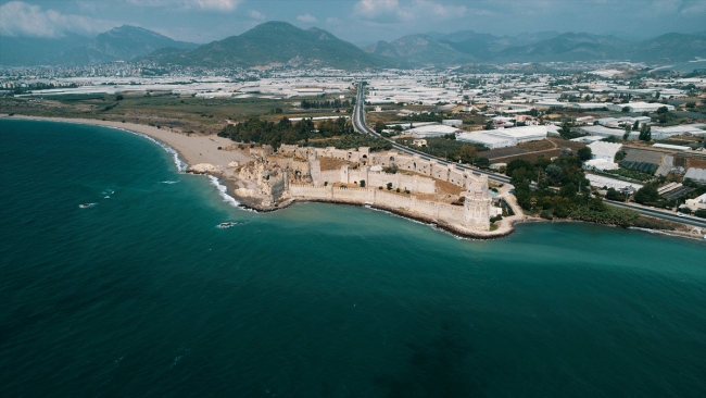 Tarihe tanıklık eden görkemli yapı: Mamure Kalesi