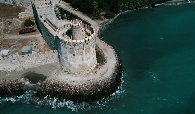 Tarihe tanıklık eden görkemli yapı: Mamure Kalesi