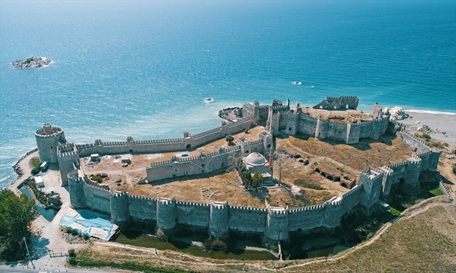 Tarihe tanıklık eden görkemli yapı: Mamure Kalesi