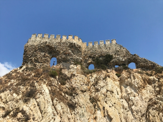 Tarihe tanıklık eden görkemli yapı: Mamure Kalesi