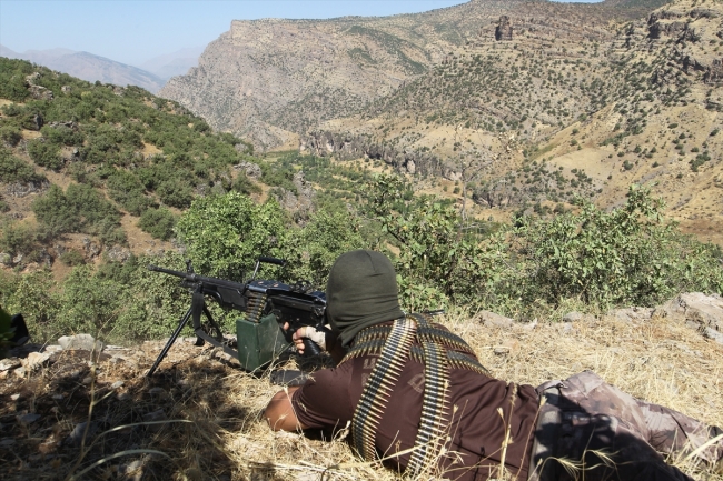 Özel harekat polisi Hakkari'de terör örgütüne göz açtırmıyor