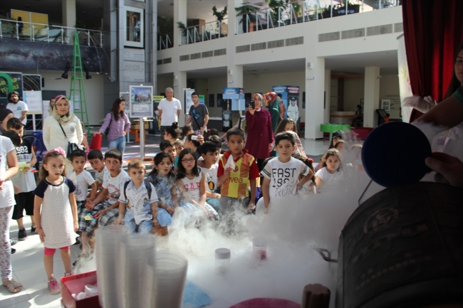 Gaziantepli çocuklar azotla dondurma yaptı