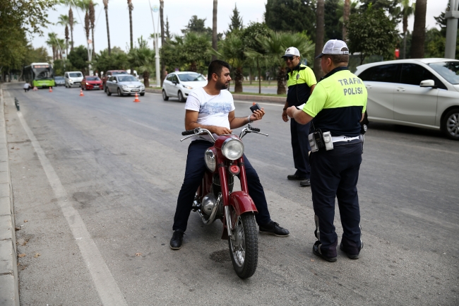 Trafik kurallarına uymayan sürücüleri drone yakaladı