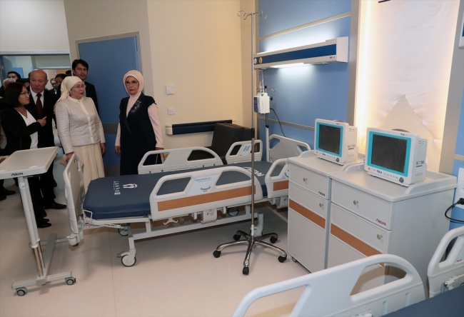 Emine Erdoğan, Bişkek Kırgız-Türk Dostluk Hastanesi'ni ziyaret etti