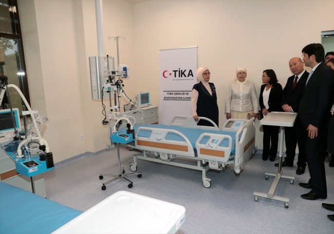 Emine Erdoğan, Bişkek Kırgız-Türk Dostluk Hastanesi'ni ziyaret etti