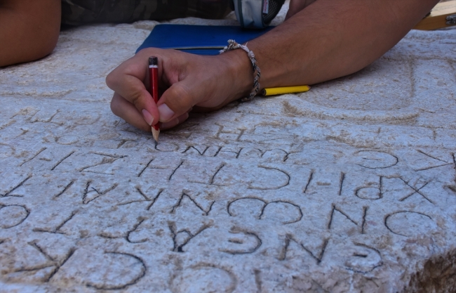 8 kişilik araştırma ekibi yüzlerce yazıta ulaştı