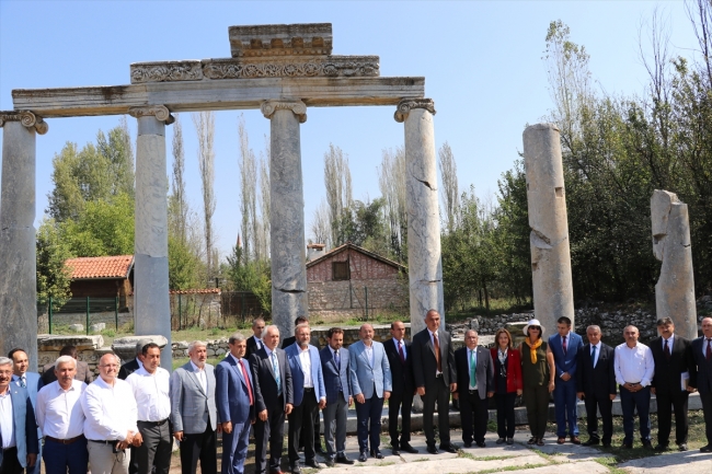 Kazı çalışmalarını yerli arkeologların yapması isteniyor