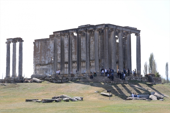 Kazı çalışmalarını yerli arkeologların yapması isteniyor