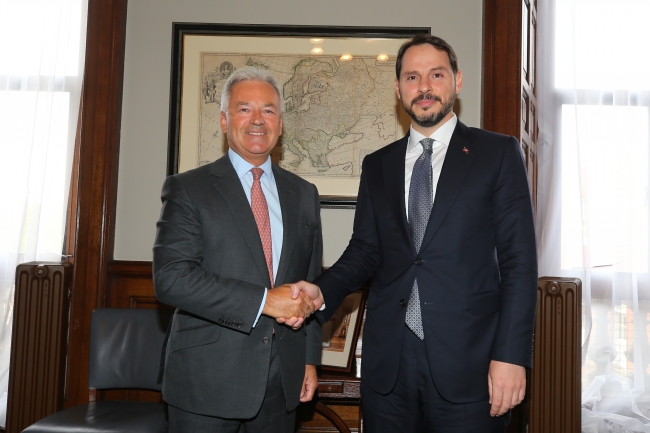 Hazine ve Maliye Bakanı Berat Albayrak İngiltere'de