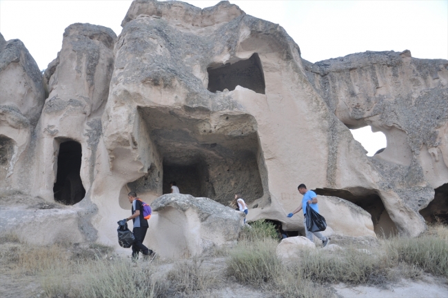 Nevşehir'de mahalle sakinleri turistik alanda çevre temizliği yaptı