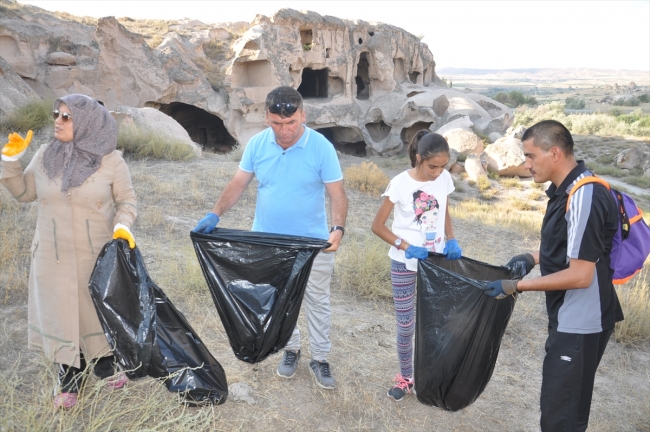 Nevşehir'de mahalle sakinleri turistik alanda çevre temizliği yaptı