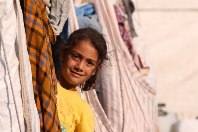 Mevsimlik işçilerin çocukları zor koşullarda yaşamını sürdürüyor