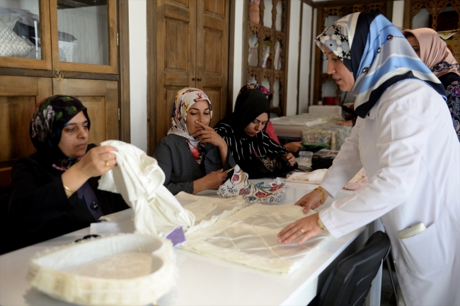 Suriyeliler katıldıkları kurslarla meslek sahibi oldu