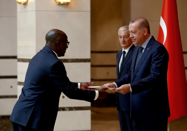 Büyükelçilerden Cumhurbaşkanı Erdoğan'a güven mektubu